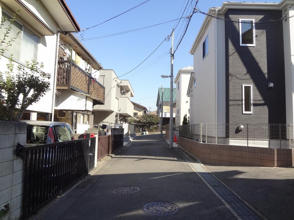 Local photos, including front road. It will be on the front road. It is a quiet residential area.