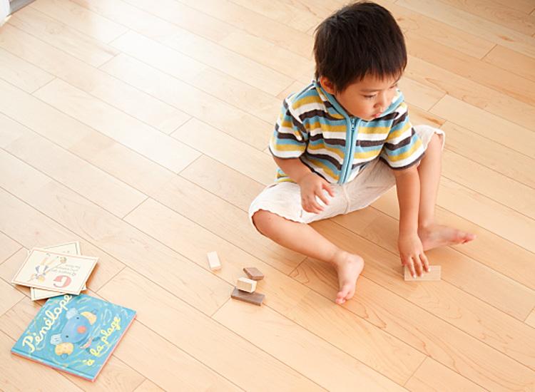 Construction ・ Construction method ・ specification. Room where natural materials are gently wrap the living. Flooring natural wood composite flooring, Wall adopts natural materials 100% of Europe plaster. To health, To the environment, To achieve a friendly comfortable living space to improve the living comfort to people.  [Enforcement example photo]