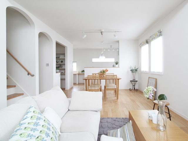 Living. (MH Living) All building LDK 16 quires more. Since becoming minute only blow with a loft, Open a large space will be directing. Also, Since living in the stairs you can feel also ties with other floors.