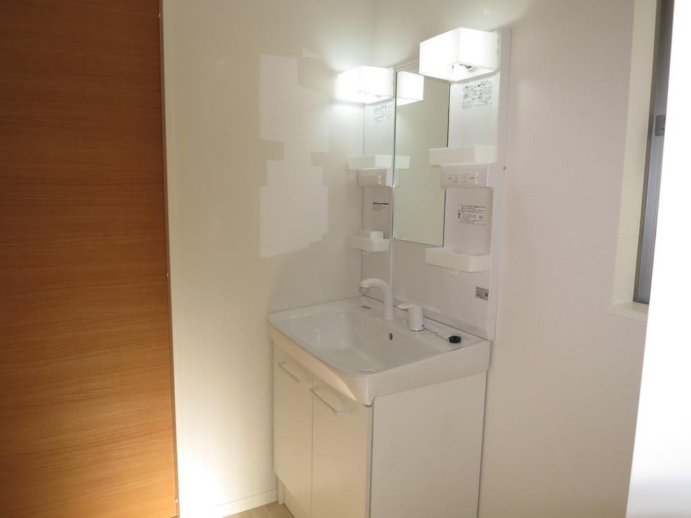 Wash basin, toilet. Local (12 May 2013) Shooting