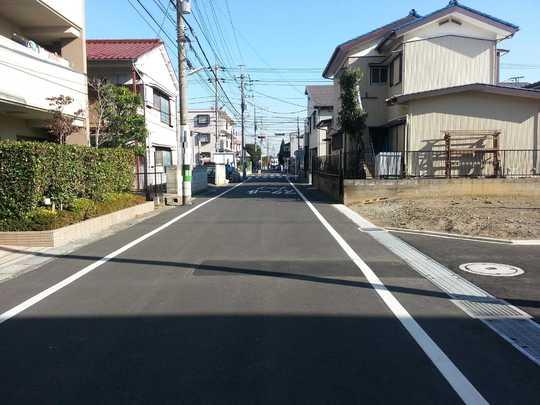 Local photos, including front road. Frontal road