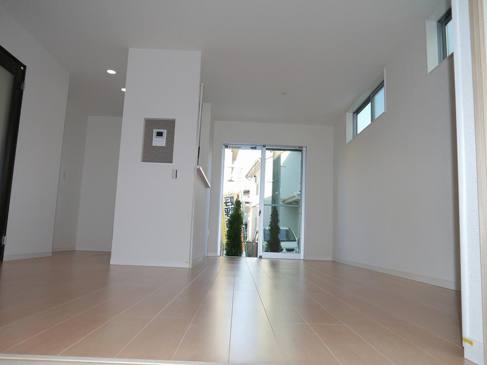 Living. 16.6 Pledge living Spacious space in a face-to-face kitchen