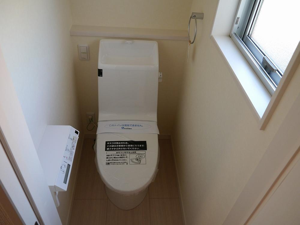Toilet. Yes window ・ With Washlet