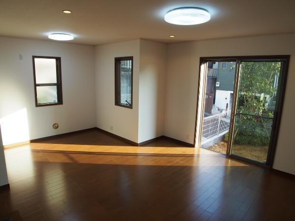 Living. Detached interior introspection Pictures - Living 2013 / 12 shooting: south-facing bright living dining