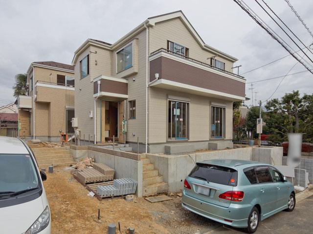 Local photos, including front road. Local (12 May 2013) Shooting