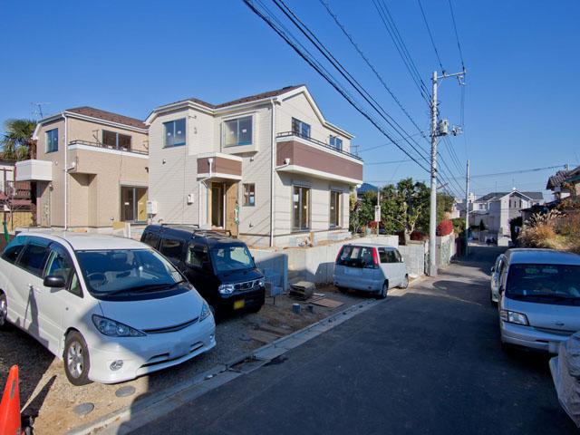 Local photos, including front road. Local (12 May 2013) Shooting