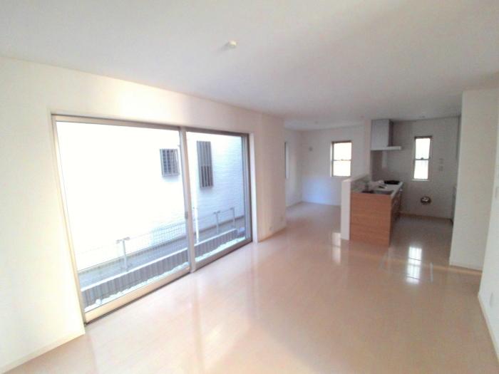 Living. Bright living (8 Building)