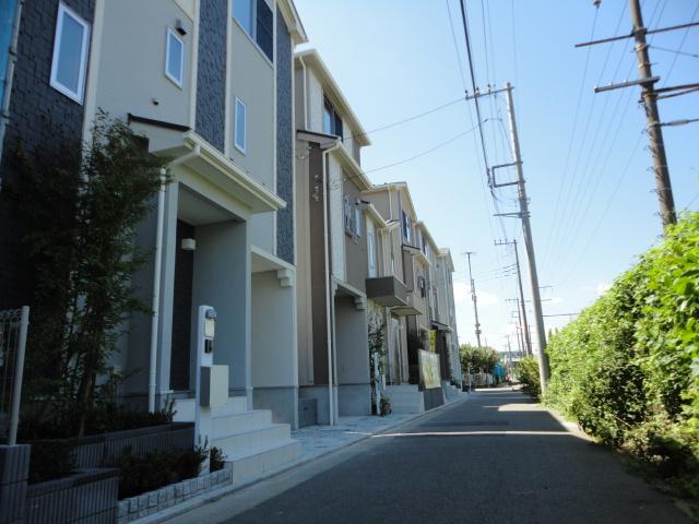 Local photos, including front road. Local (August 2013) Shooting