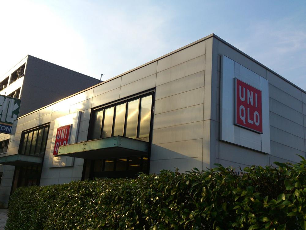 Shopping centre. 350m to UNIQLO