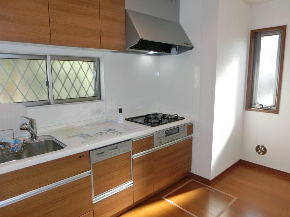 Kitchen. Place to be worried about Mom, Breadth of the kitchen ・ And Ease of Use! Cleanup a breeze because even lucky dishwasher.