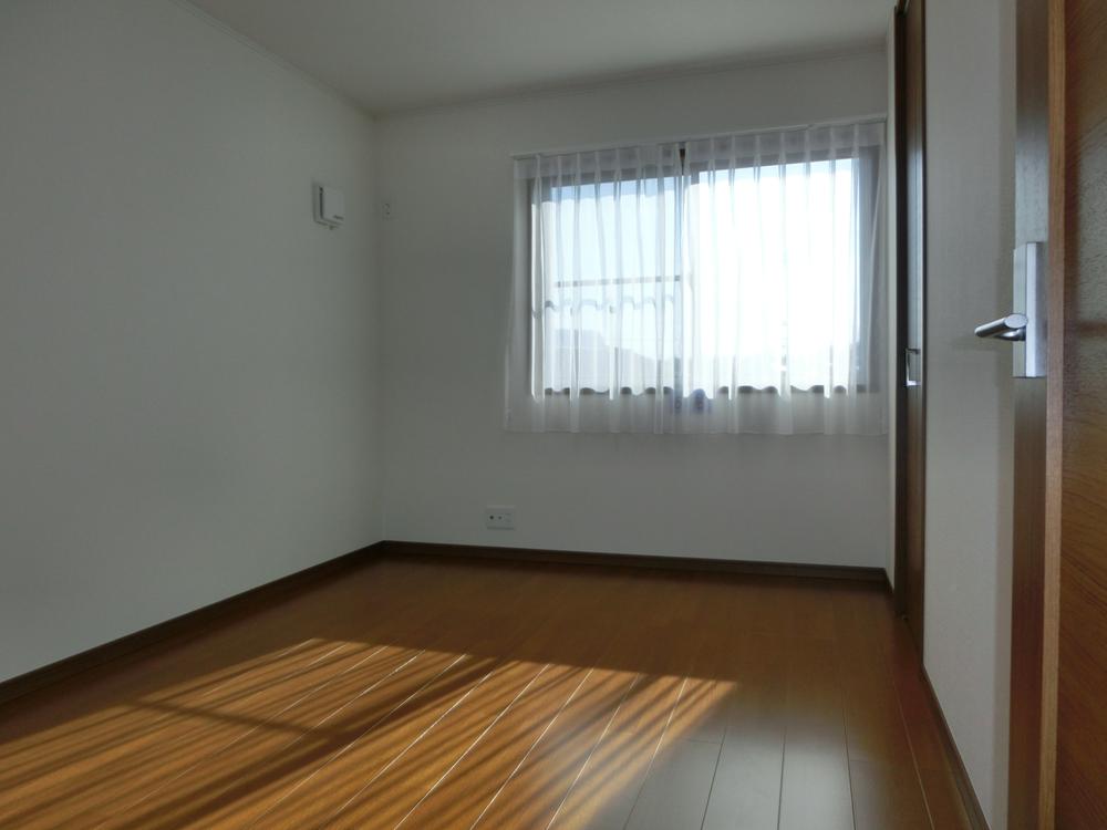 Non-living room. This room is, I wonder if anyone become a room?