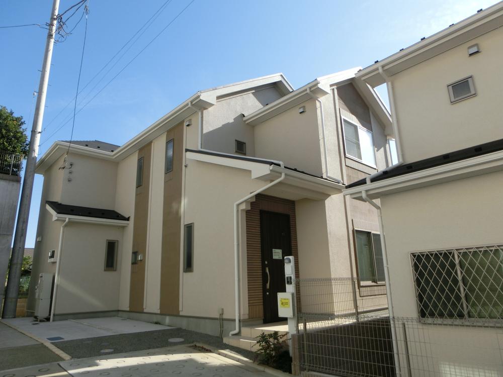 Local appearance photo. 5 Building