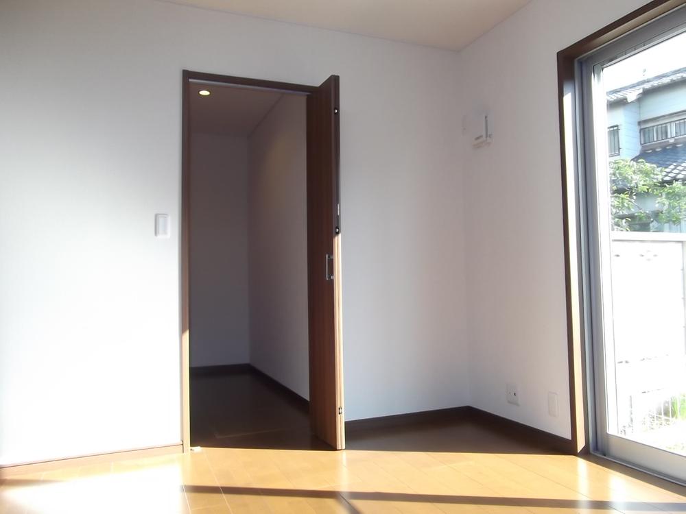 Receipt. 1 Building MBR8 Pledge of Walk-in closet