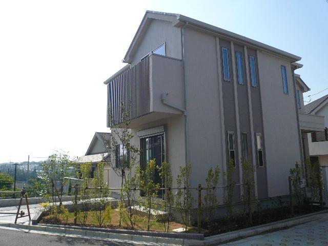 Local appearance photo. 22 Building