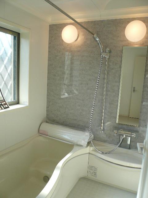 Bathroom. 22 Building unit bus