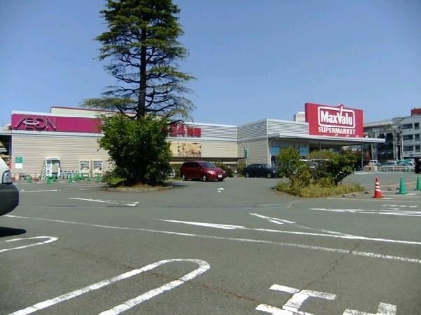 Supermarket. Maxvalu 1700m until Tsudayama