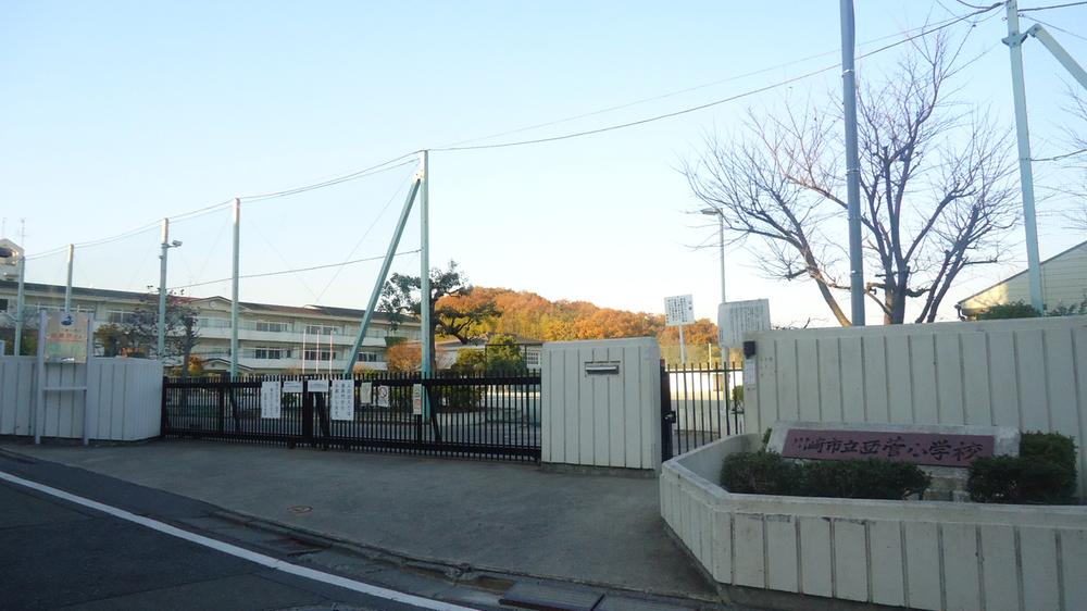 Primary school. Nishisuga 800m up to elementary school
