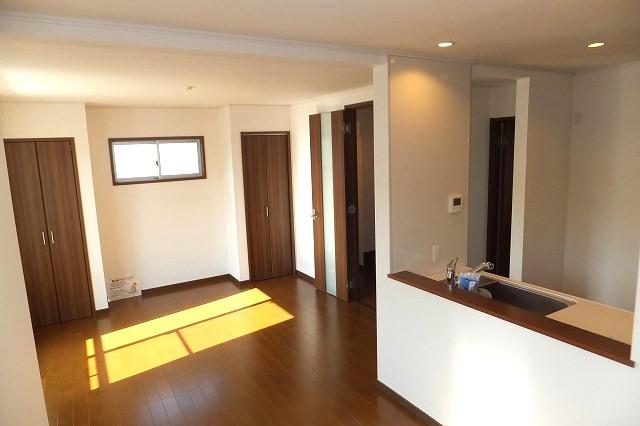 Living. It is LDK with a sense of openness in the face-to-face kitchen.