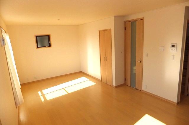 Living. Building 3 Select a living soft natural color. Day is also good.