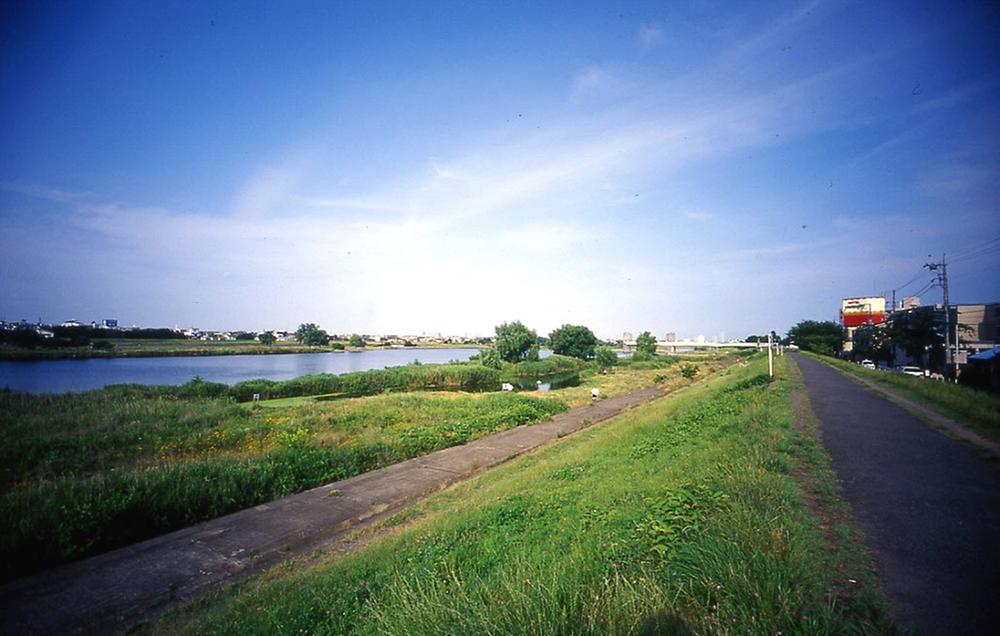 Streets around. Until the Tama River 500m holiday can relax in the Tama River.
