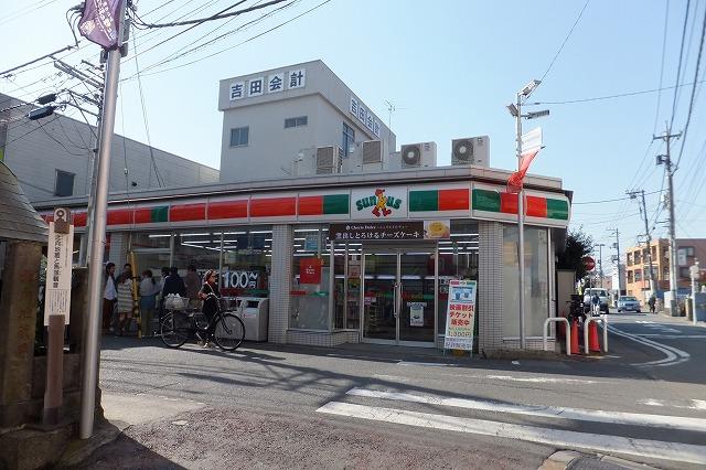 Convenience store. 300m until Thanksgiving