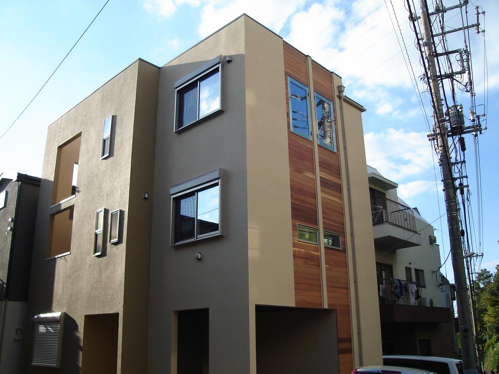 Local appearance photo. Local (10 May 2013) Shooting