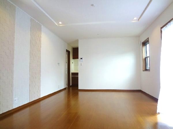 Living. Detached interior introspection Pictures - uses eco-carat in the living room interior wall.