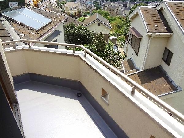 Balcony. Balcony with depth, Good per yang!