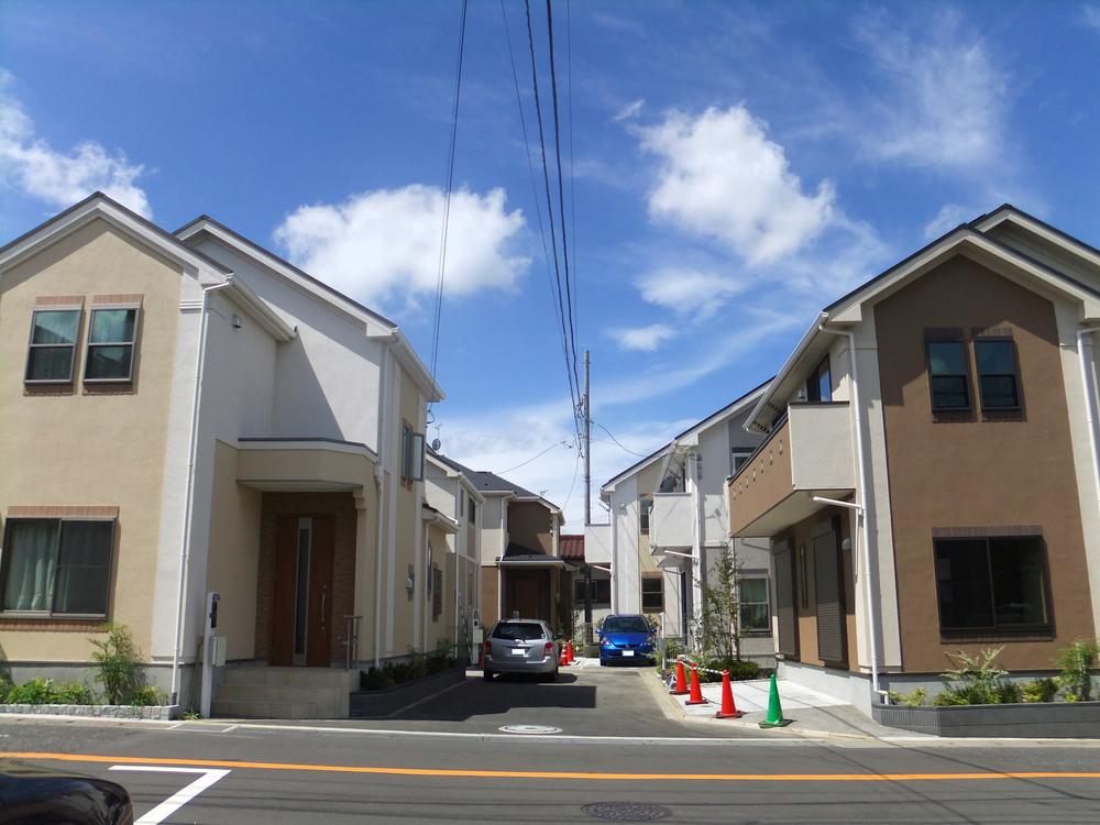 Local photos, including front road. Sale already cityscape Eco house of solar power generation system. Floor heating, Eco Jaws, Water filter, Dishwasher, Bathroom Dryer