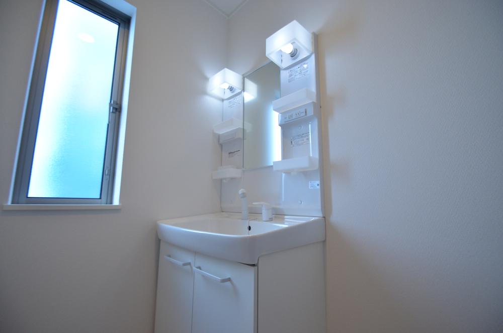 Wash basin, toilet. Indoor (12 May 2013) Shooting E Building