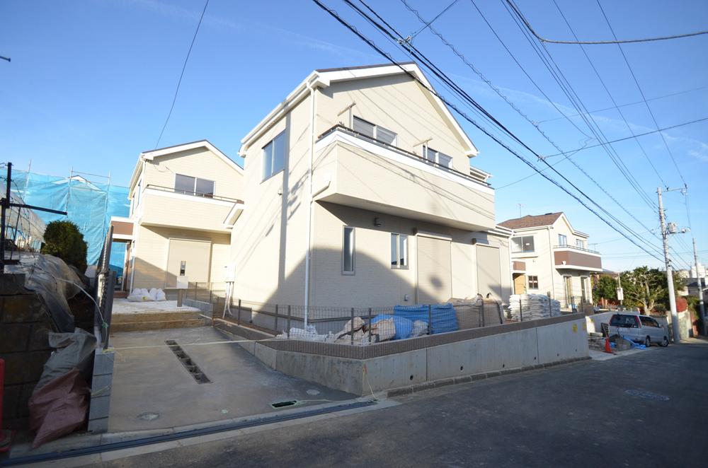 Local photos, including front road. Local (12 May 2013) Shooting