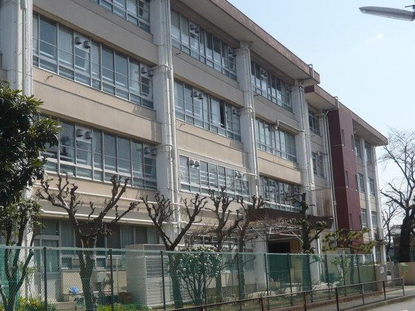 Junior high school. ◆ Kawasaki City 850m but junior high school until junior high school, but