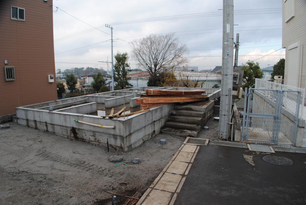 Local photos, including front road. Local (12 May 2013) Shooting