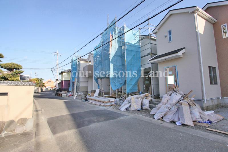 Local photos, including front road. Local (12 May 2013) Shooting