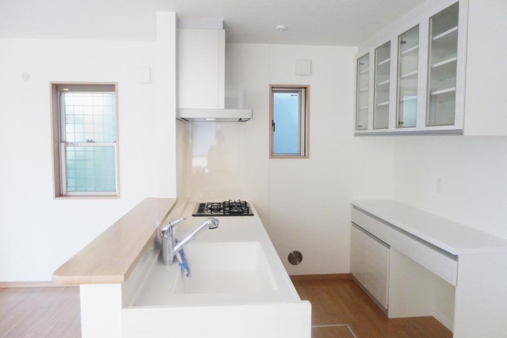 Kitchen. It is a popular face-to-face kitchen!