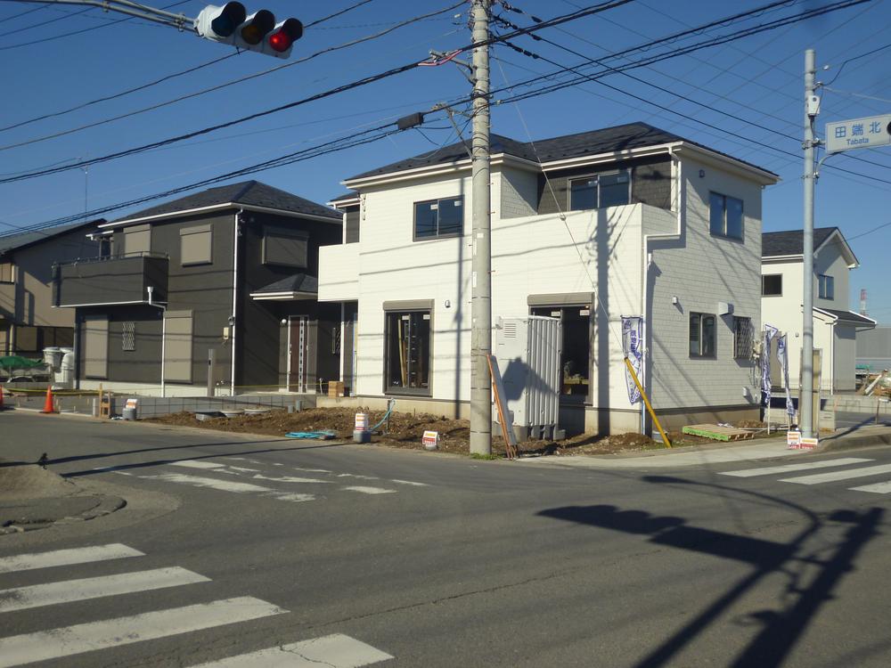 Local appearance photo. Spacious grounds Day Sense of openness Clear some floor plan 1 Building Exterior Photos