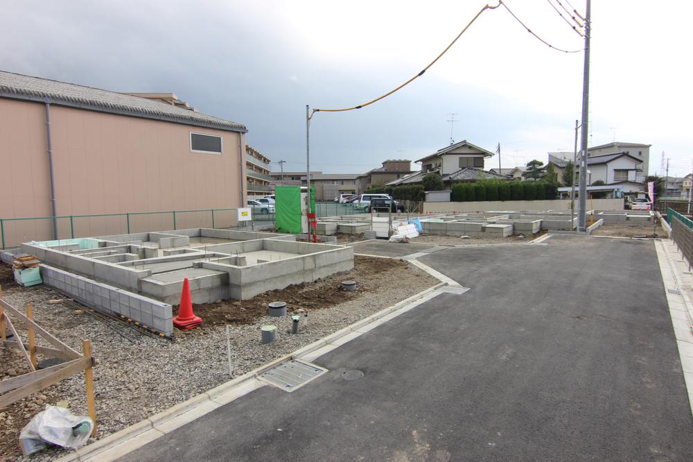 Local photos, including front road. Local (11 May 2012) shooting