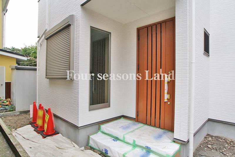 Entrance. Local (11 May 2013) Shooting