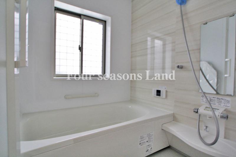 Bathroom. Indoor (11 May 2013) Shooting