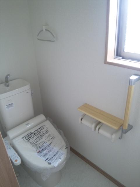 Toilet. 1, Both locations of the second floor is with a hot water wash.