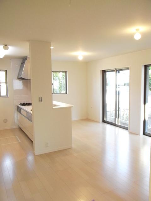 Living. Same specifications