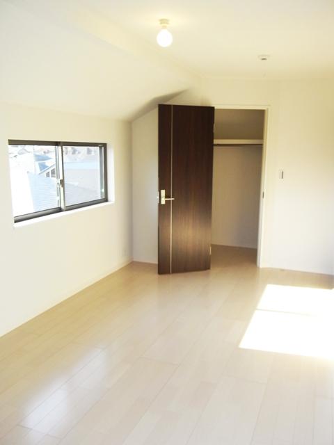 Non-living room. Same specifications