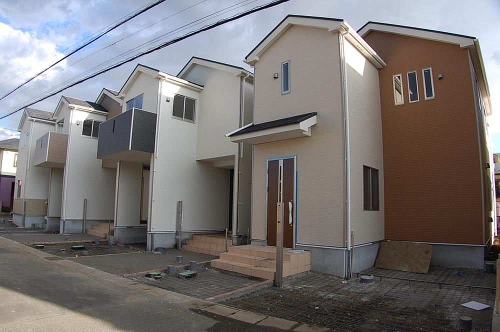 Local photos, including front road. Local (12 May 2013) Shooting