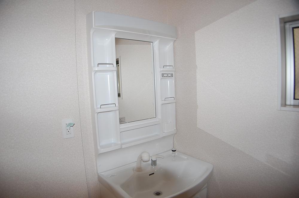 Wash basin, toilet. Indoor (12 May 2013) Shooting