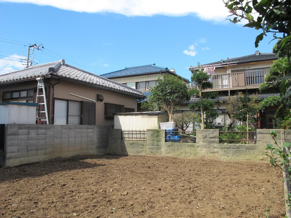 Local appearance photo. Good local of per sun on the south side road.