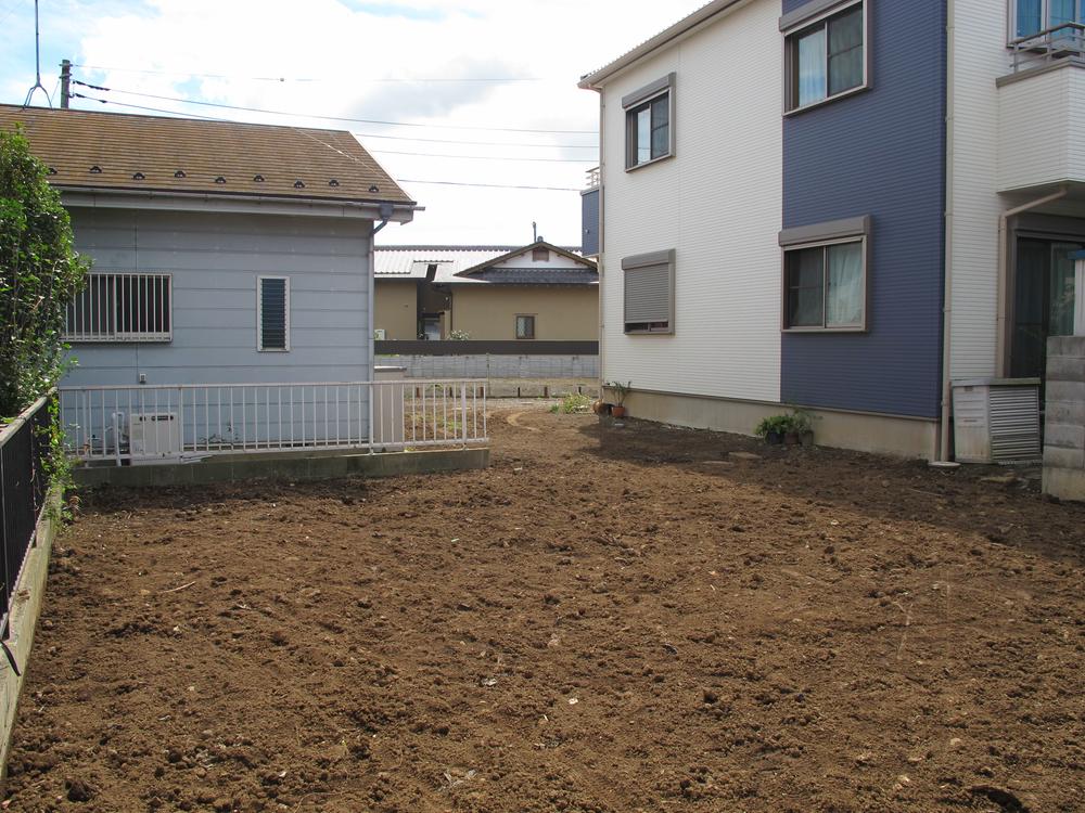 Local appearance photo. Car space is very wide, Big car is also two Easy can park!