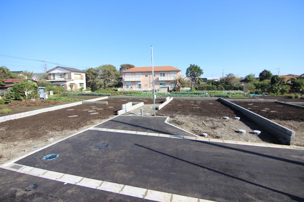 Local photos, including front road. Local (10 May 2013) Shooting