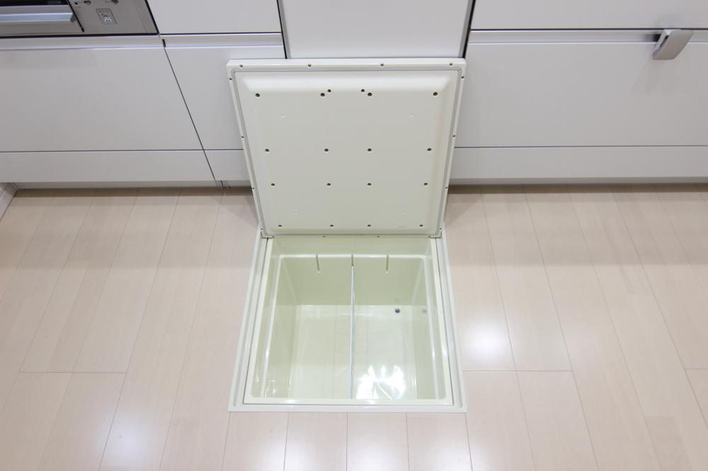 Other Equipment. Underfloor Storage (kitchen)