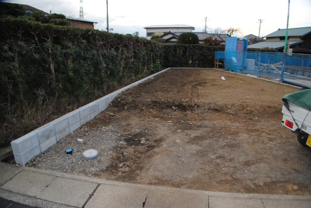 Local photos, including front road. Local (12 May 2013) Shooting