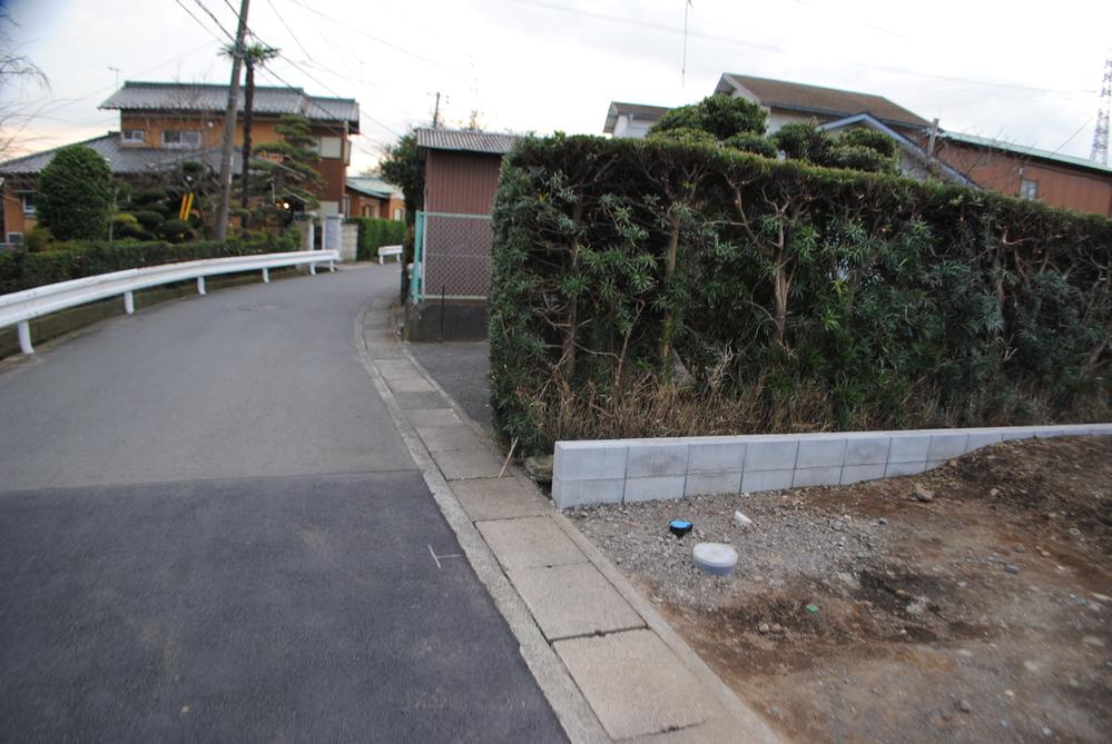 Local photos, including front road. Local (12 May 2013) Shooting